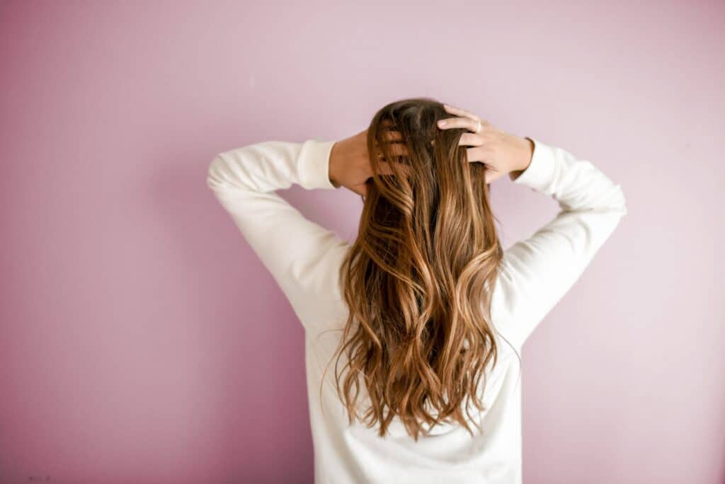 לאחר השתלת שיער, אסור לגרד או לקטוף באזור ההשתלה, שכן הדבר עלול לפגוע בזקיקי השיער החדשים שהושתלו. 